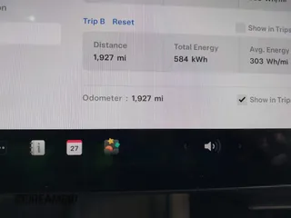 2025 Tesla Model 3 Long Range z VIN 5YJ3E1EA2SF909755, wystawiony jako IAAI lot #41667912 z przebiegiem 1 927 mil mil oraz . Historia ofert i sprzedaży dostępna na DreamBid. Obrazek 15.