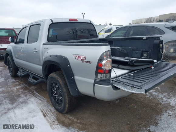 2005 Toyota Tacoma PreRunner with VIN 5TEJU62N15Z096264, listed as a IAAI auction lot 41537776 with 124,778 mi miles. Bid and sale history available at carsss.com. Image 3.