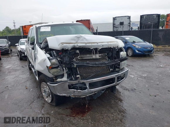 2010 Ford F-250 XL z VIN 1FTSW2B52AEB33231, wystawiony jako IAAI lot #37505696 z przebiegiem 277 288 mil mil oraz . Historia ofert i sprzedaży dostępna na DreamBid. Obrazek 6.