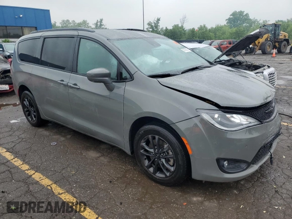 2020 Chrysler Pacifica Launch Edition with VIN 2C4RC3BG5LR274055, listed as a Copart auction lot 59786895 with 30,475 mi miles and Salvage title. Bid and sale history available at DreamBid. Image 4.
