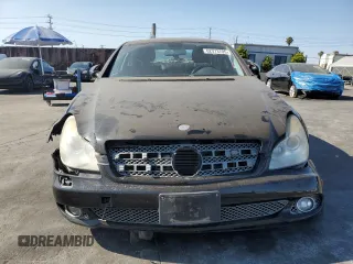 2010 Mercedes-Benz CLS 550 с VIN WDDDJ7CB6AA165122, выставлен на аукционе Copart как лот 62373705 с пробегом 64 147 миль миль и Списание • Salvage title. История ставок и продаж доступна на DreamBid. Изображение 5.