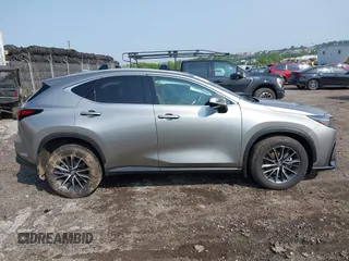 2024 Lexus NX 350h Premium z VIN 2T2GKCEZ6RC019104, wystawiony jako IAAI lot #42475819 z przebiegiem 15 870 mil mil oraz . Historia ofert i sprzedaży dostępna na DreamBid. Obrazek 14.