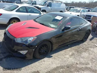 2013 Hyundai Genesis Coupe 2.0T R-Spec with VIN KMHHT6KD5DU081651, listed as a IAAI auction lot 41698837 with 137,208 mi miles. Bid and sale history available at carsss.com. Image 2.