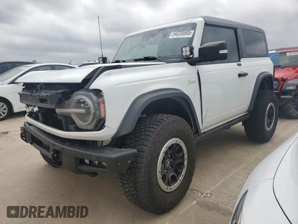 2021 Ford Bronco с VIN 1FMDE5CP3MLB04071, выставлен на аукционе Copart как лот 54220505 с пробегом 28 385 миль миль и Списание • Salvage title. История ставок и продаж доступна на DreamBid. Изображение 1.