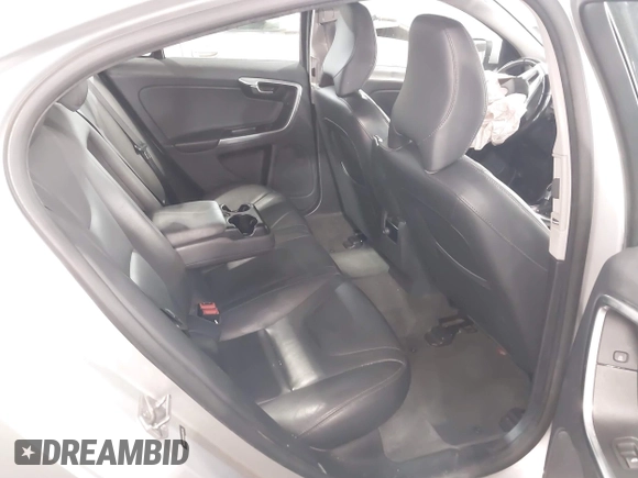 2016 Volvo S60 T5 Drive-E Premier z VIN YV126MFKXG1395519, wystawiony jako IAAI lot #41488969 z przebiegiem 109 130 mil mil oraz . Historia ofert i sprzedaży dostępna na DreamBid. Obrazek 8.