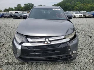 2018 Mitsubishi Outlander SE with VIN JA4AD3A30JZ044185, listed as a Copart auction lot 60111175 with 147,288 mi miles and Salvage title. Bid and sale history available at DreamBid. Image 5.