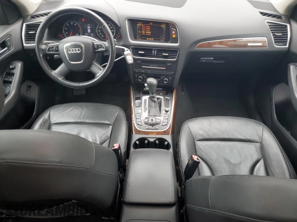 2010 Audi Q5 Premium Plus z VIN WA1LKAFPXAA020442, wystawiony jako Copart lot #62762045 z przebiegiem 136 816 mil mil oraz Szkoda całkowita • Salvage title. Historia ofert i sprzedaży dostępna na DreamBid. Obrazek 8.