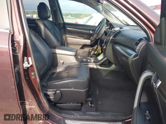 2011 Kia Sorento SX with VIN 5XYKW4A28BG127753, listed as a IAAI auction lot 42033754 with 163,470 mi miles. Bid and sale history available at carsss.com. Image 5.