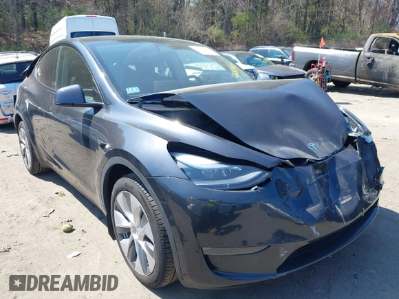 2024 Tesla Model Y Long Range with VIN 7SAYGDEE6RA225161, listed as a IAAI auction lot 42083140 with 28,289 mi miles and . Bid and sale history available at DreamBid. Image 1.
