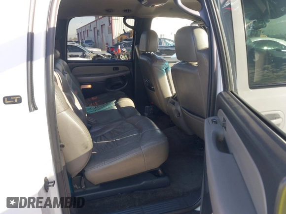 2002 Chevrolet Suburban LS with VIN 1GNEC16T32J198422, listed as a IAAI auction lot 41699753 with 204,504 mi miles. Bid and sale history available at carsss.com. Image 8.