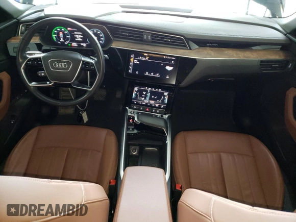 2022 Audi e-tron Premium z VIN WA1AAAGE3NB023710, wystawiony jako Copart lot #57508235 z przebiegiem 23 483 mil mil oraz Tytuł czysty. Historia ofert i sprzedaży dostępna na DreamBid. Obrazek 8.