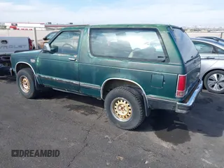 1986 Chevrolet Blazer z VIN 1G8CT18R5G8107497, wystawiony jako IAAI lot #41857104 z przebiegiem 220 287 mil mil oraz . Historia ofert i sprzedaży dostępna na DreamBid. Obrazek 3.