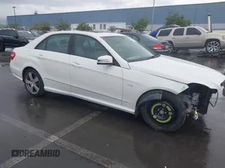 2012 Mercedes-Benz E E 350 Luxury with VIN WDDHF5KB9CA587963, listed as a IAAI auction lot 41709096 with 121,945 mi miles. Bid and sale history available at carsss.com. Image 1.