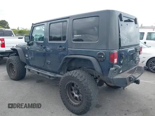 2008 Jeep Wrangler Unlimited Sahara z VIN 1J8GA59138L525836, wystawiony jako IAAI lot #42116359 z przebiegiem 199 600 mil mil oraz . Historia ofert i sprzedaży dostępna na DreamBid. Obrazek 3.