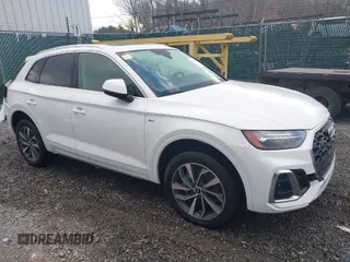 2024 Audi Q5 S line Premium with VIN WA1GAAFY4R2024229, listed as a IAAI auction lot 40549244 with 7,641 mi miles. Bid and sale history available at carsss.com. Image 1.
