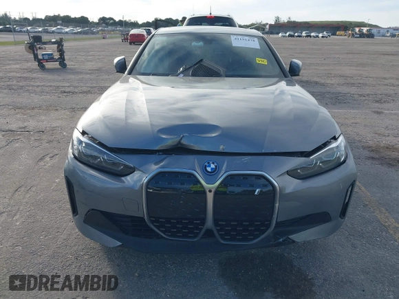2024 BMW i4 eDrive35 z VIN WBY43AW00RFT13208, wystawiony jako IAAI lot #41191478 z przebiegiem 9 638 mil mil oraz . Historia ofert i sprzedaży dostępna na DreamBid. Obrazek 12.