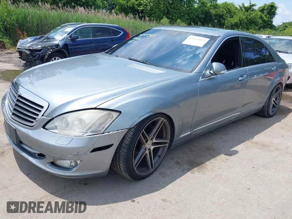 2007 Mercedes-Benz S 550 z VIN WDDNG71X87A067073, wystawiony jako IAAI lot #42475122 z przebiegiem 166 128 mil mil oraz . Historia ofert i sprzedaży dostępna na DreamBid. Obrazek 6.