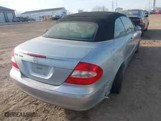 2007 Mercedes-Benz CLK-Class 3.5L with VIN WDBTK56F67F207689, listed as a IAAI auction lot 41797499 with 190,565 mi miles. Bid and sale history available at carsss.com. Image 4.