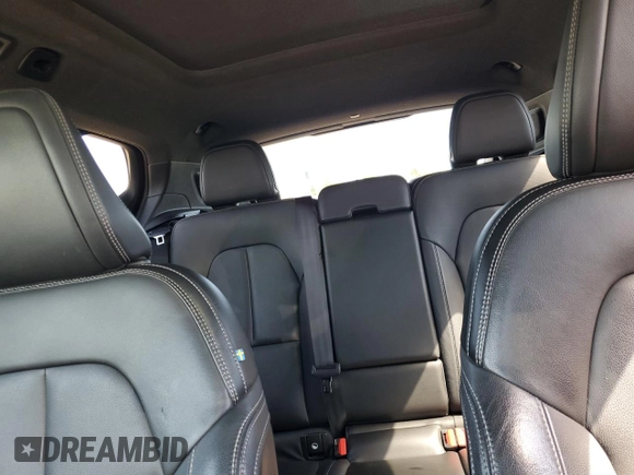 2019 Volvo XC40 Momentum z VIN YV4162XZ3K2009069, wystawiony jako Copart lot #56486375 z przebiegiem 89 718 mil mil oraz Szkoda całkowita • Salvage title. Historia ofert i sprzedaży dostępna na DreamBid. Obrazek 10.