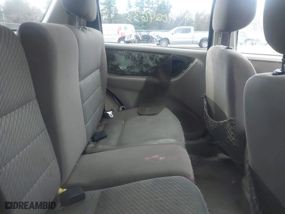 2004 Ford Escape XLT with VIN 1FMYU93184KB61332, listed as a IAAI auction lot 42024633 with 252,972 mi miles. Bid and sale history available at carsss.com. Image 8.