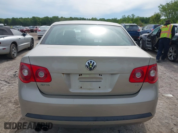 2006 Volkswagen Jetta Value Edition z VIN 3VWPF71K16M760303, wystawiony jako IAAI lot #42352139 z przebiegiem 112 012 mil mil oraz . Historia ofert i sprzedaży dostępna na DreamBid. Obrazek 17.