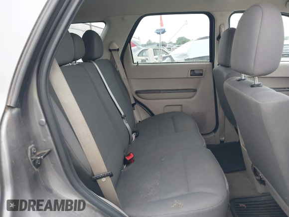2011 Ford Escape XLS z VIN 1FMCU9C78BKB35289, wystawiony jako IAAI lot #42117290 z przebiegiem 221 088 mil mil oraz . Historia ofert i sprzedaży dostępna na DreamBid. Obrazek 8.