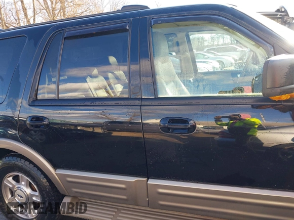 2003 Ford Expedition Eddie Bauer z VIN 1FMFU18L13LC31460, wystawiony jako IAAI lot #41204255 z przebiegiem 248 719 mil mil oraz . Historia ofert i sprzedaży dostępna na DreamBid. Obrazek 13.