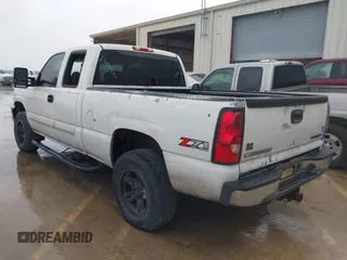 2003 Chevrolet Silverado 1500 LS with VIN 2GCEK19V831318624, listed as a IAAI auction lot 41772468 with 205,665 mi miles. Bid and sale history available at carsss.com. Image 3.