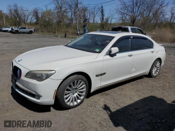 2012 BMW 7 Series 750Li xDrive z VIN WBAKC8C54CC434833, wystawiony jako Copart lot #54531455 z przebiegiem 110 959 mil mil oraz Szkoda całkowita • Salvage title. Historia ofert i sprzedaży dostępna na DreamBid. Obrazek 1.