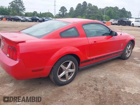 2008 Ford Mustang Deluxe with VIN 1ZVHT80N885141477, listed as a IAAI auction lot 42083598 with 183,647 mi miles. Bid and sale history available at carsss.com. Image 4.
