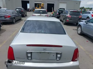 2002 Cadillac DeVille z VIN 1G6KD54Y22U108080, wystawiony jako IAAI lot #42304179 z przebiegiem 278 141 mil mil oraz . Historia ofert i sprzedaży dostępna na DreamBid. Obrazek 16.
