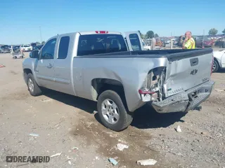 2011 Chevrolet Silverado 1500 LT with VIN 1GCRCSE0XBZ133317, listed as a IAAI auction lot 40613235 with 96,334 mi miles. Bid and sale history available at carsss.com. Image 3.