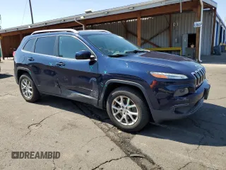 2016 Jeep Cherokee Latitude with VIN 1C4PJMCS1GW304073, listed as a Copart auction lot 60467055 with 74,826 mi miles and Salvage title. Bid and sale history available at DreamBid. Image 4.