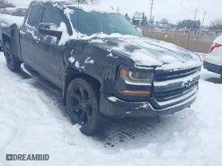 2018 Chevrolet Silverado 1500 LT with VIN 1GCVKRECXJZ116262, listed as a IAAI auction lot 41572273 with 221,864 mi miles. Bid and sale history available at carsss.com. Image 1.