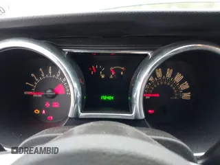 2006 Ford Mustang GT Deluxe z VIN 1ZVFT82H565101630, wystawiony jako IAAI lot #41883915 z przebiegiem 172 404 mil mil oraz . Historia ofert i sprzedaży dostępna na DreamBid. Obrazek 7.