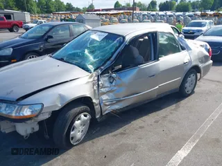 1998 Honda Accord LX z VIN 1HGCG5642WA268665, wystawiony jako IAAI lot #42183420 z przebiegiem 254 417 mil mil oraz . Historia ofert i sprzedaży dostępna na DreamBid. Obrazek 6.