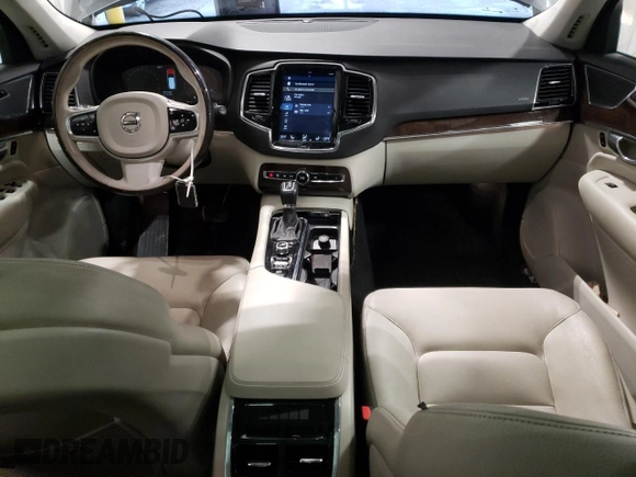 2016 Volvo XC90 T6 Momentum with VIN YV4A22PK3G1071809, listed as a Copart auction lot 68941802 with 89,566 mi miles. Bid and sale history available at carsss.com. Image 8.
