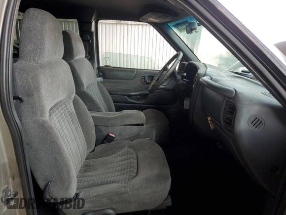 2002 Chevrolet S-10 LS with VIN 1GCDT19WX28203312, listed as a Copart auction lot 50012275 with 253,514 mi miles and Clean Title. Bid and sale history available at carsss.com. Image 7.