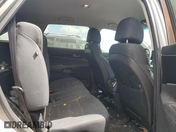 2017 Kia Sorento LX z VIN 5XYPG4A33HG329565, wystawiony jako Copart lot #56871105 z przebiegiem 92 652 mil mil oraz Szkoda całkowita • Salvage title. Historia ofert i sprzedaży dostępna na DreamBid. Obrazek 10.