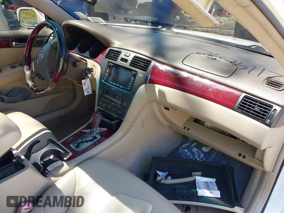 2004 Lexus ES 330 with VIN JTHBA30G145039952, listed as a IAAI auction lot 42114092 with 201,687 mi miles. Bid and sale history available at carsss.com. Image 5.