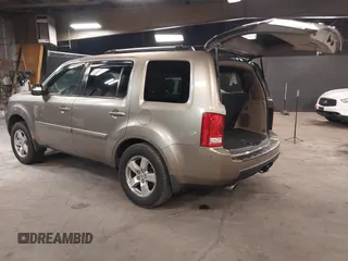 2009 Honda Pilot EX-L with VIN 5FNYF48639B011686, listed as a IAAI auction lot 41958353 with 155,382 mi miles and . Bid and sale history available at carsss.com. Image 3.