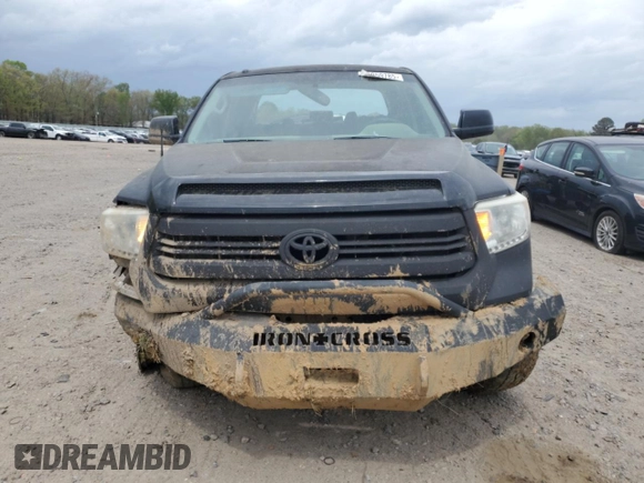 2015 Toyota Tundra SR5 z VIN 5TFDW5F15FX433715, wystawiony jako Copart lot #51259785 z przebiegiem 212 583 mil mil oraz Szkoda całkowita • Salvage title. Historia ofert i sprzedaży dostępna na DreamBid. Obrazek 5.