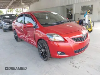2012 Toyota Yaris z VIN JTDBT4K33C1421773, wystawiony jako IAAI lot #42329735 z przebiegiem 183 054 mil mil oraz . Historia ofert i sprzedaży dostępna na DreamBid. Obrazek 1.