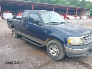 2002 Ford F-150 XL z VIN 1FTRX17282NB52453, wystawiony jako IAAI lot #42287716 z przebiegiem 76 033 mil mil oraz . Historia ofert i sprzedaży dostępna na DreamBid. Obrazek 1.