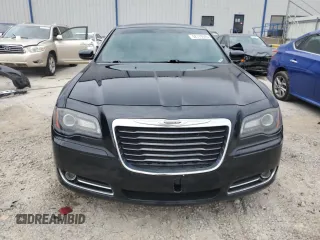 2014 Chrysler 300 S z VIN 2C3CCABG0EH163212, wystawiony jako Copart lot #52179045 z przebiegiem 167 232 mil mil oraz Nie do naprawy • Non repairable. Historia ofert i sprzedaży dostępna na DreamBid. Obrazek 5.