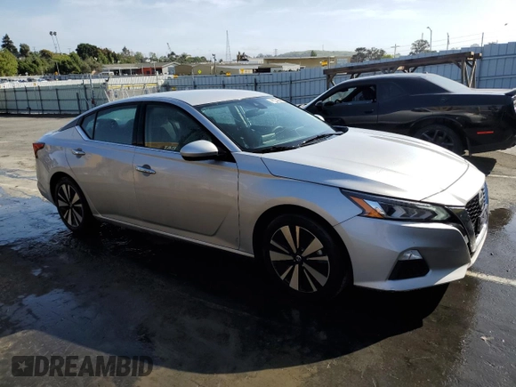 2022 Nissan Altima SV z VIN 1N4BL4DV8NN335701, wystawiony jako Copart lot #53495725 z przebiegiem 63 648 mil mil oraz Czysty tytuł • Clean title. Historia ofert i sprzedaży dostępna na DreamBid. Obrazek 4.