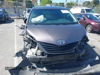 2011 Toyota Sienna with VIN 5TDZK3DC0BS078642, listed as a IAAI auction lot 41802147 with 263,309 mi miles. Bid and sale history available at carsss.com. Image 13.
