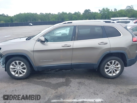 2019 Jeep Cherokee Latitude z VIN 1C4PJLCB2KD120503, wystawiony jako IAAI lot #42206232 z przebiegiem 115 714 mil mil oraz . Historia ofert i sprzedaży dostępna na DreamBid. Obrazek 15.