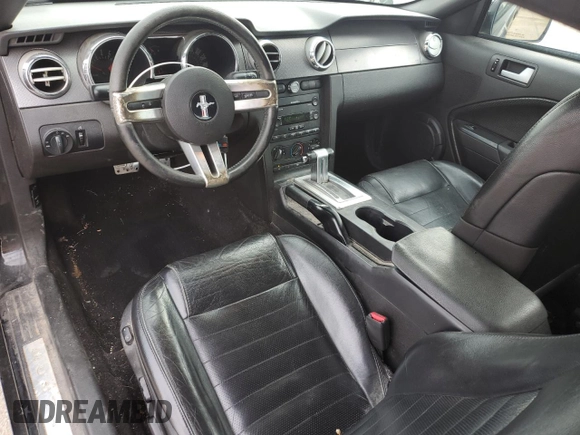 2007 Ford Mustang GT Deluxe z VIN 1ZVFT85H275252373, wystawiony jako Copart lot #55579065 z przebiegiem 125 941 mil mil oraz Szkoda całkowita • Salvage title. Historia ofert i sprzedaży dostępna na DreamBid. Obrazek 8.