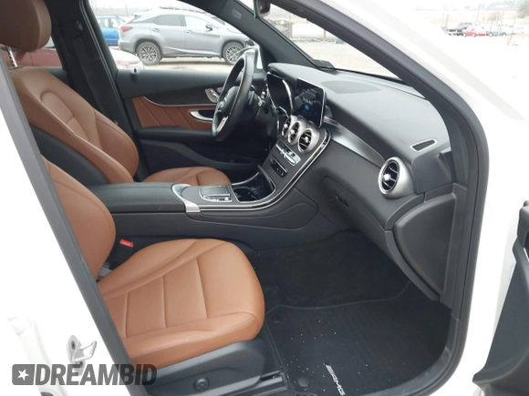 2022 Mercedes-Benz GLC 300 z VIN W1N0G8EB6NG096681, wystawiony jako IAAI lot #41775648 z przebiegiem 10 676 mil mil oraz . Historia ofert i sprzedaży dostępna na DreamBid. Obrazek 5.